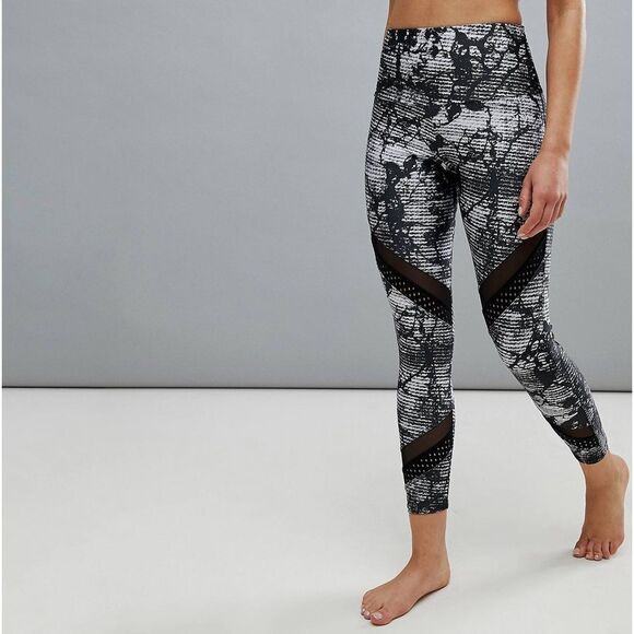 Onzie Printed Crop Sporty Yoga Leggings - Picture 13 of 13